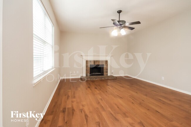 Photo - 2913 Veva Dr