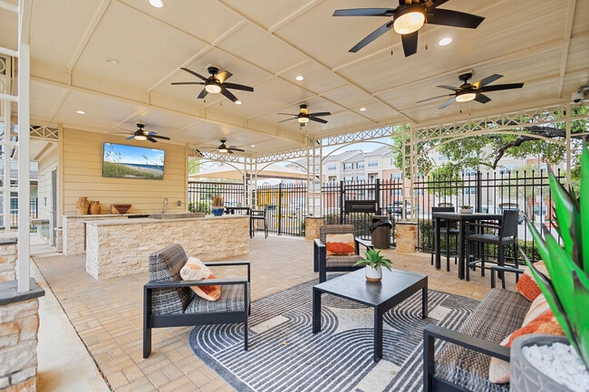 Pool Pavilion with Outdoor Kitchen