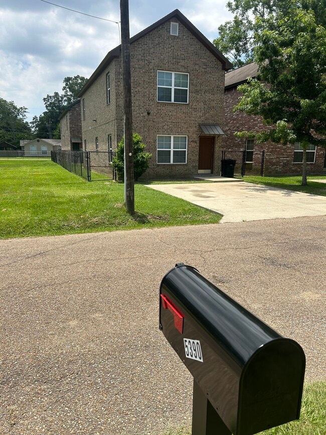 Photo - 5390 Paige St