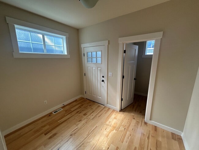 Beautiful 4 bedroom home in Lynnwood AVAILABLE NOW!