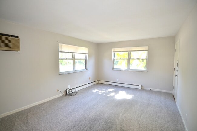 Photo - 252 Hartwell Ave Unidad 1