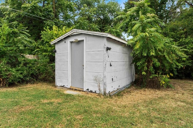 Photo - 1616 E Funston St