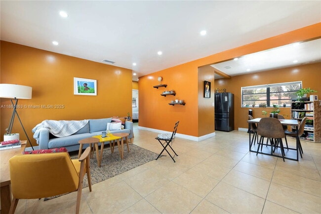 Photo - 250 NE 170th St