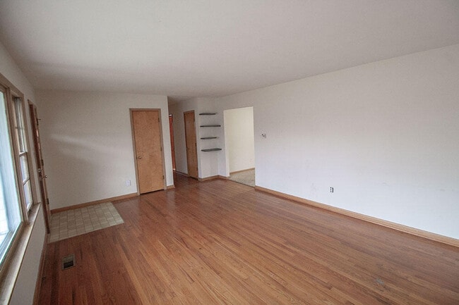 Photo - 2102 Woodlea Dr