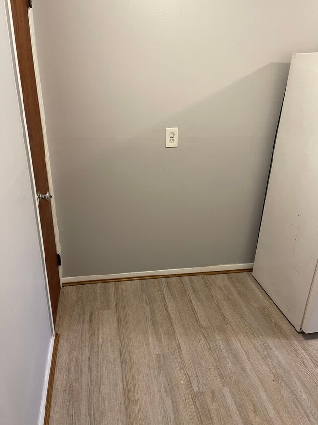 Closet kitchen - 7 Fern St Unit 7