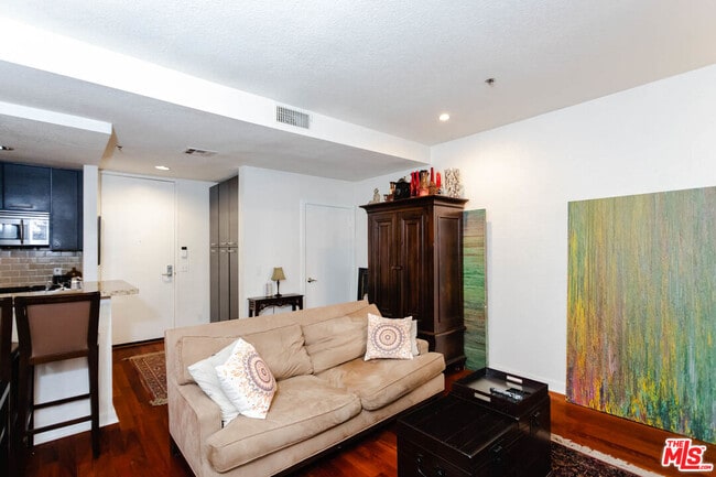 Photo - 585 N Rossmore Ave Unit 206