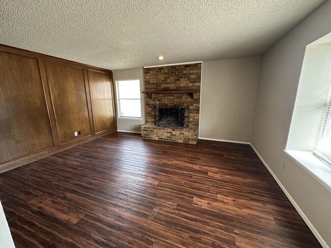 Photo - 1007 Southmoor Dr