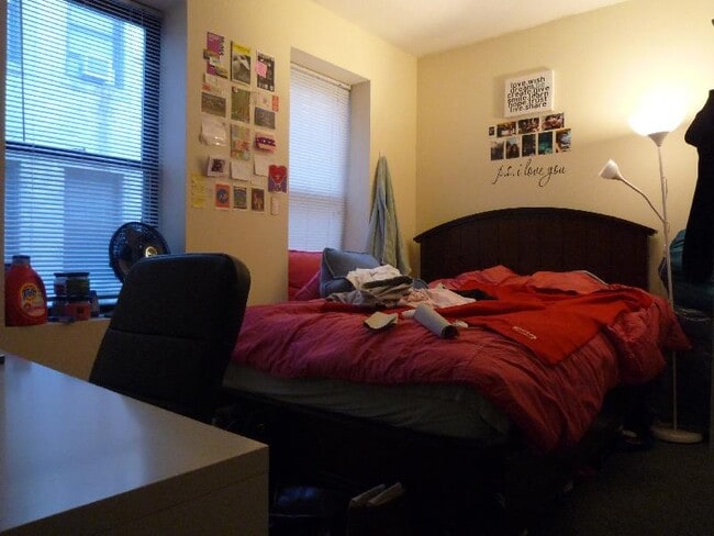 Building Photo - 829 Beacon St Unit 3E