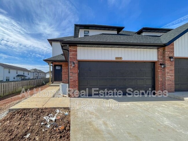 Building Photo - 822 E Watermill Cir