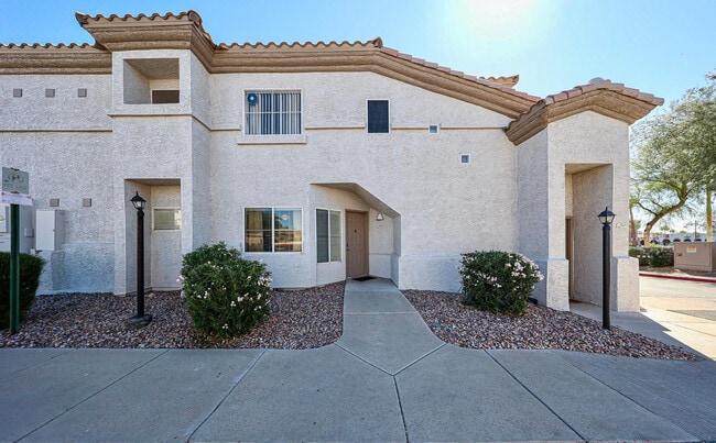 Building Photo - 3236 E Chandler Blvd Unit 1069