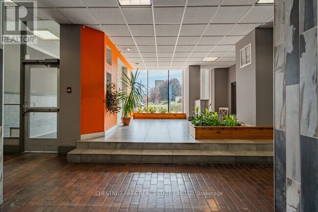Photo - 150 Lakeshore Rd W Unité 1003