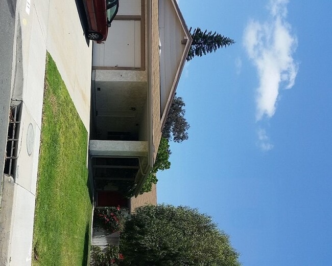 Photo - Corner 2 bedroom in Mission Oaks!