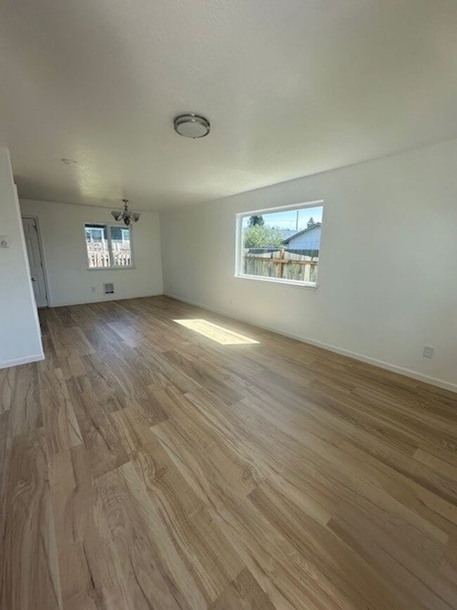 Photo - 722 Pioneer Rd