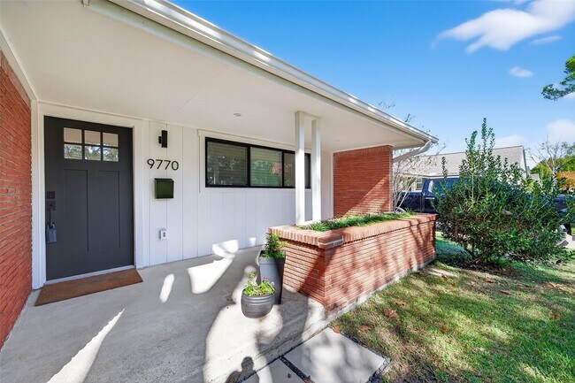 Photo - 9770 Cedardale Dr