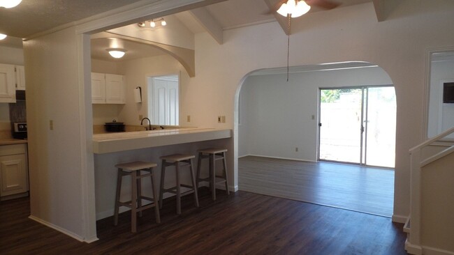 2 bedroom + loft bedroom, 1 bath, 2 parkin... - 2 bedroom + loft bedroom, 1 bath, 2 parkin...