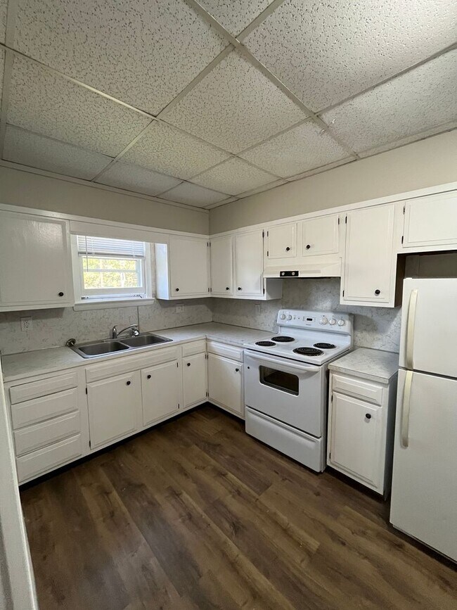 Photo - 480 Spruce Hollow Rd Unit Apt C