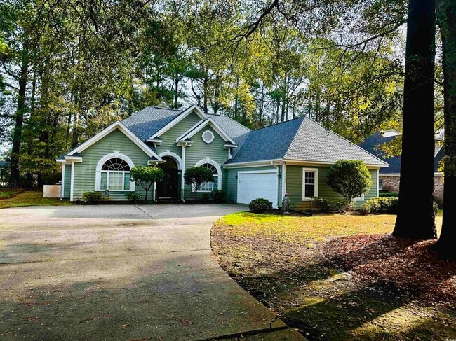 Building Photo - 1131 Club Cir