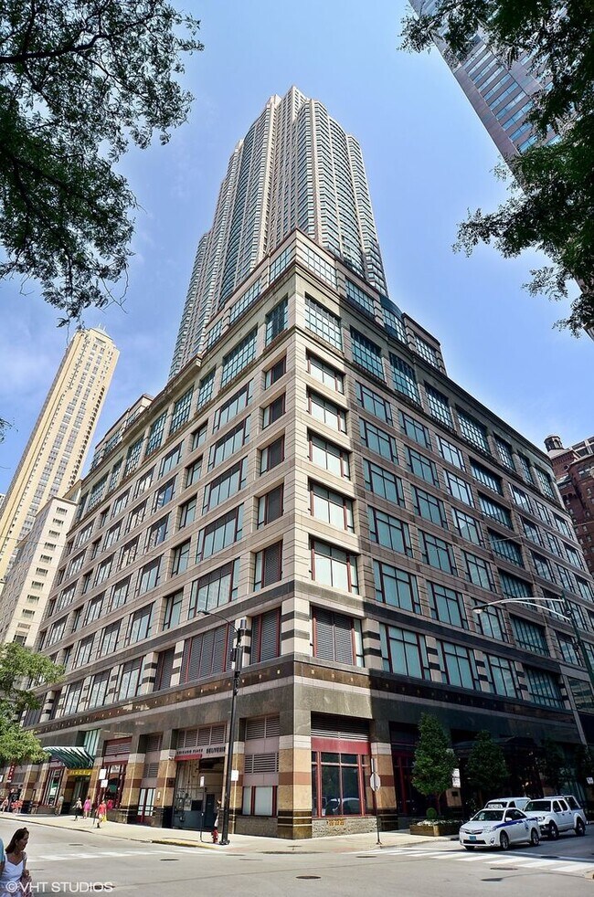 Building Photo - 100 E Huron St Unit 3901