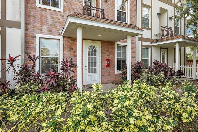 Photo - 832 Bay St NE