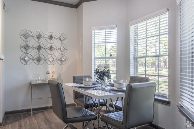 1 BR, 1 BA - 804 SF