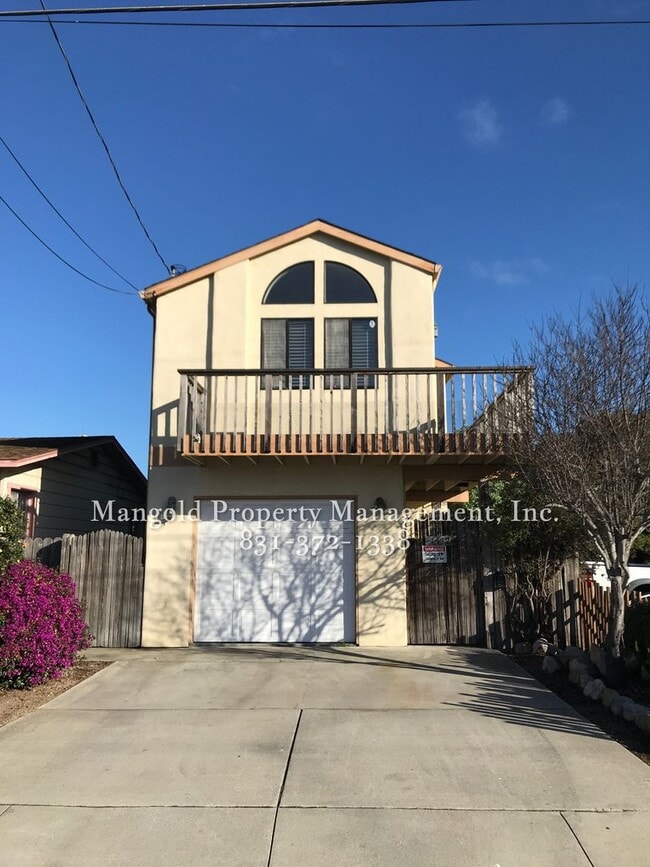 Building Photo - Charming Two-Story 2-Bed 2-Bath Home with Wrap-Around Balcony & Hardwood Floors in Seaside