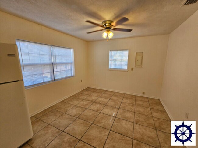 Photo - 1617 E 7th St