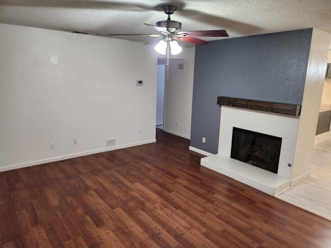 Photo - 539 W Parlier Ave