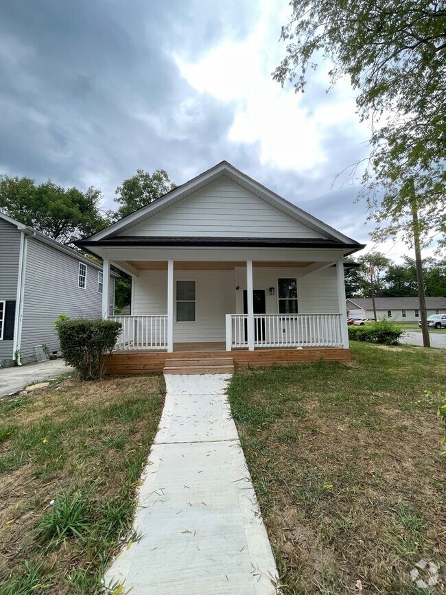 Building Photo - Charming Remodeled Home in Chattanooga