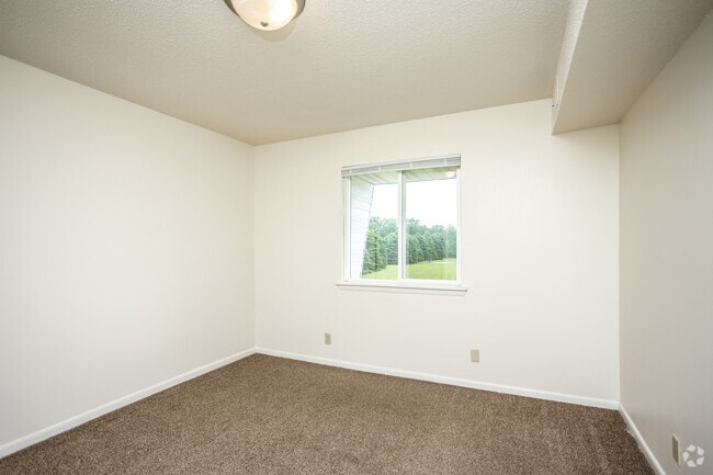 1BR, 1BA - 750 SF