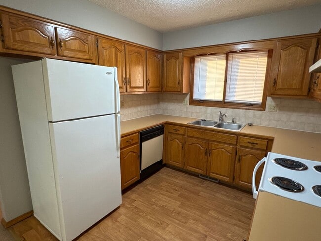 Photo - 2 Bedroom 2 Bathroom Duplex in Southwest Springfield! $995! Kickapoo School District!