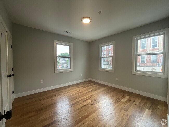 Building Photo - 199 Boylston St Unit 1 Rental