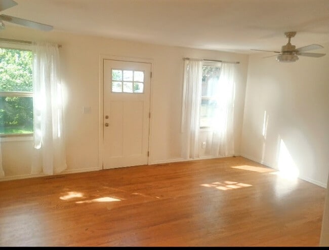 Photo - 1525 Meeker Dr