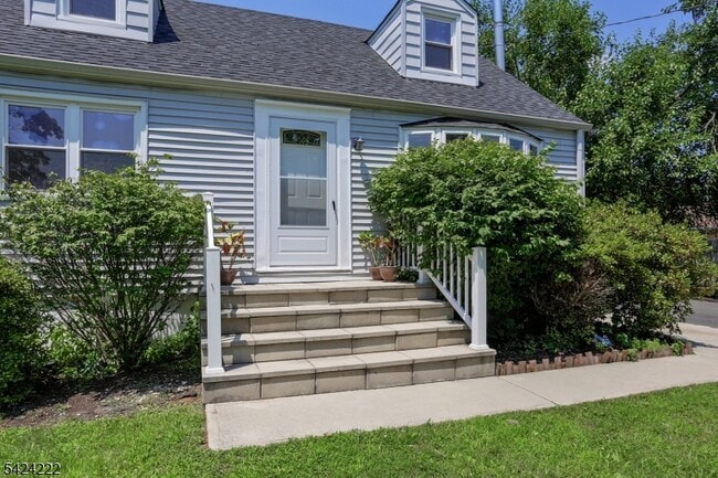 Photo - 85 Hollywood Ave