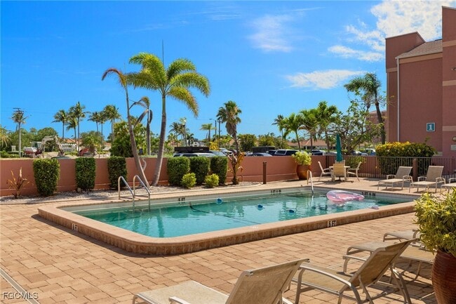 Building Photo - 3170 Matecumbe Key Rd Unit 134