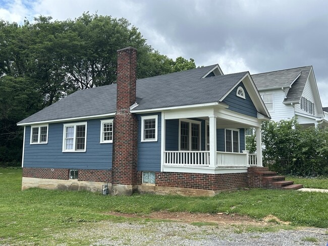 Photo - 160 20th St NE