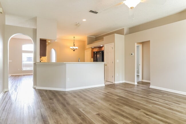 Photo - 265 Maplewood Dr