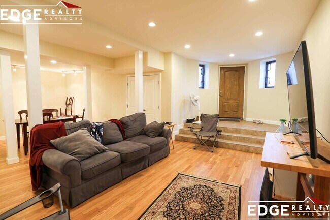 Building Photo - 1870 Commonwealth Ave Unit A Rental