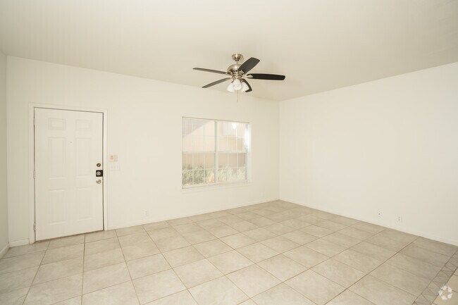 1BR, 1BA - 900SF - Living Room