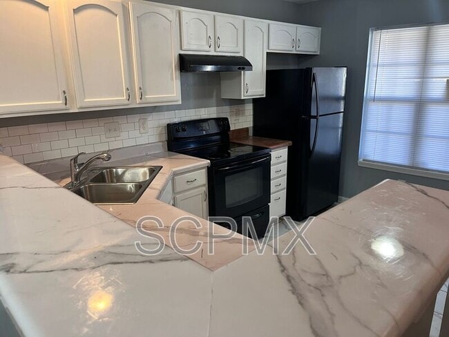 Photo - 3437 Broadwick St