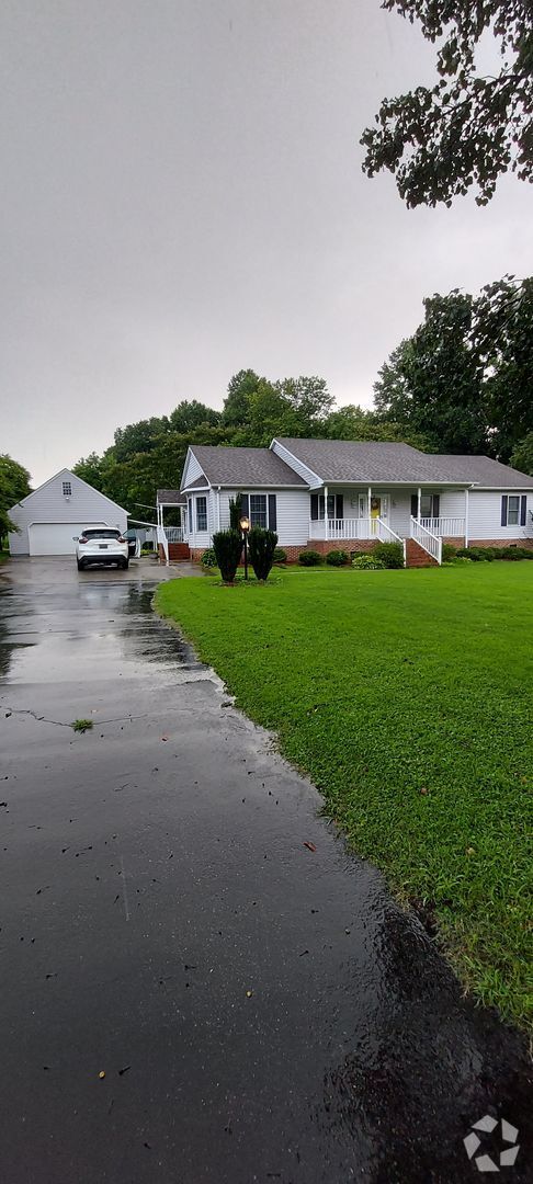 Building Photo - Beautiful Ranch in desirable location Rental