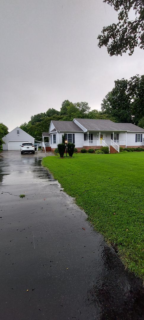 Building Photo - Beautiful Ranch in desirable location Rental