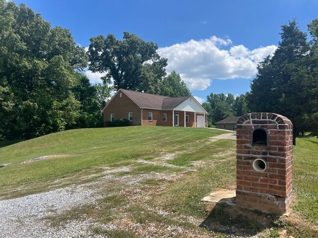 Photo - Stunning One Level Home located in central Johnson City!  <10 min drive to ETSU/VA Hospital/Hospi...