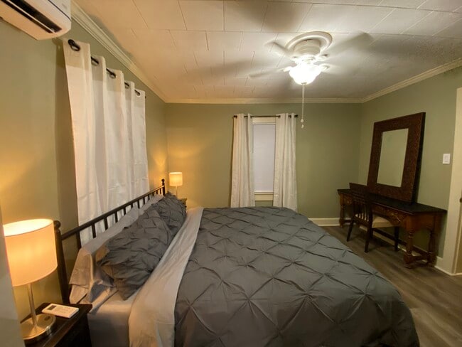 Photo - 203 Cirus St