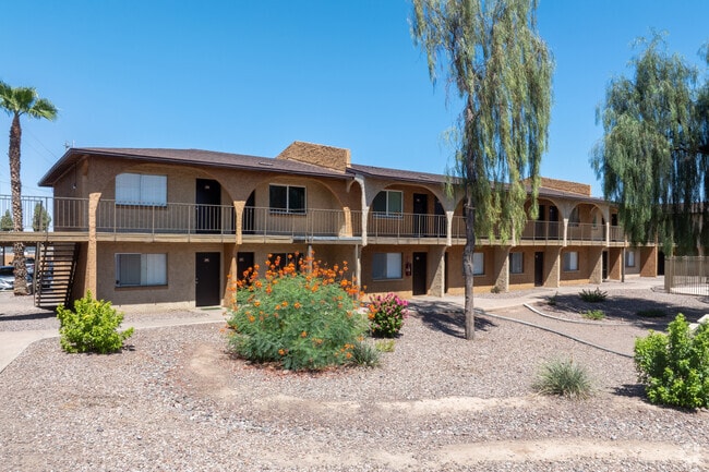 Courtyard at Encanto Apartments