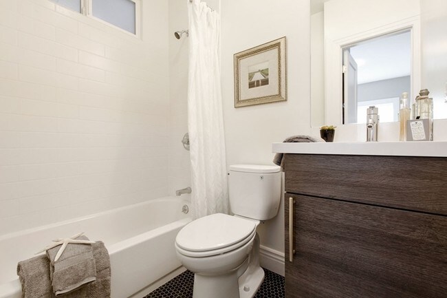 Baño - 139-145 Dore St