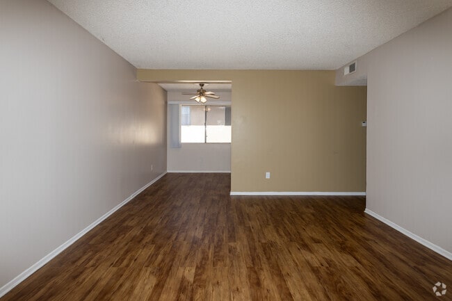 1BR, 1BA - 690 SF - Mission Village