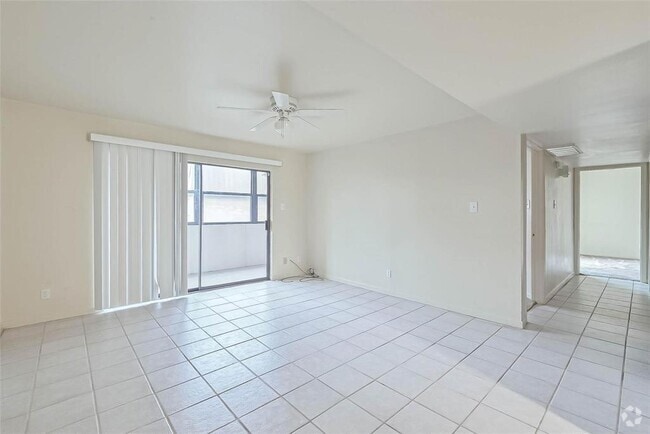 Building Photo - 3045 Walnut Bend Ln Unit 27 Rental