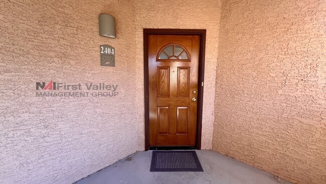 Photo - 1 Bed/1 Bath Upstairs Executive