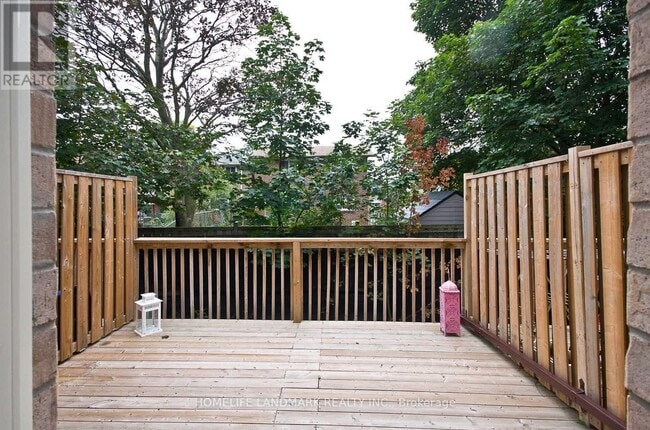 Photo - 5 Eaton Park Ln