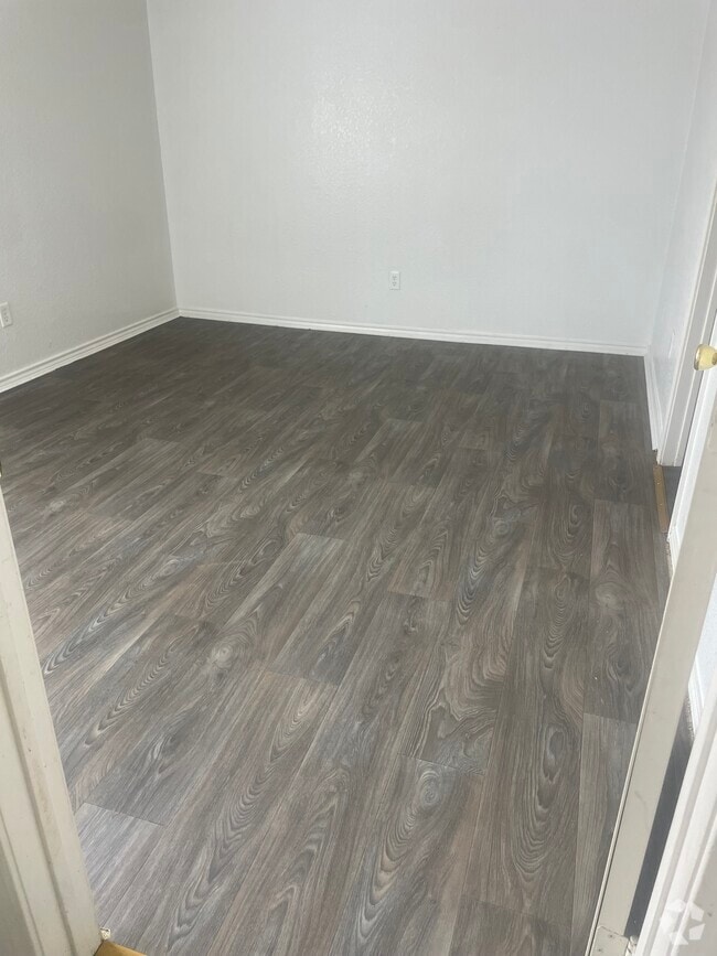 Building Photo - 2804 Cantabrian Dr Unit D Rental